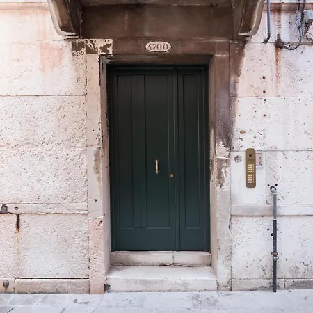 Simon' Secret Guest house 2*