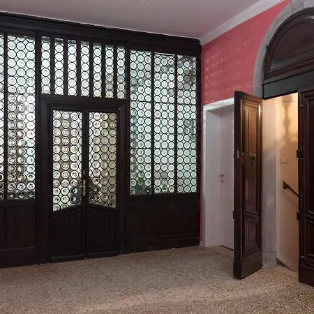 Simon' Secret Venice