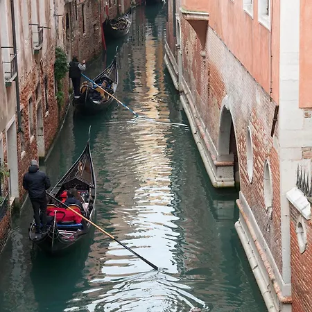 Simon' Secret Venice