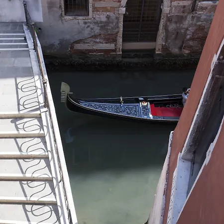 Simon' Secret 招待所