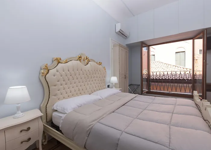 Simon' Secret Venice