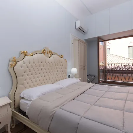 Simon' Secret Venice